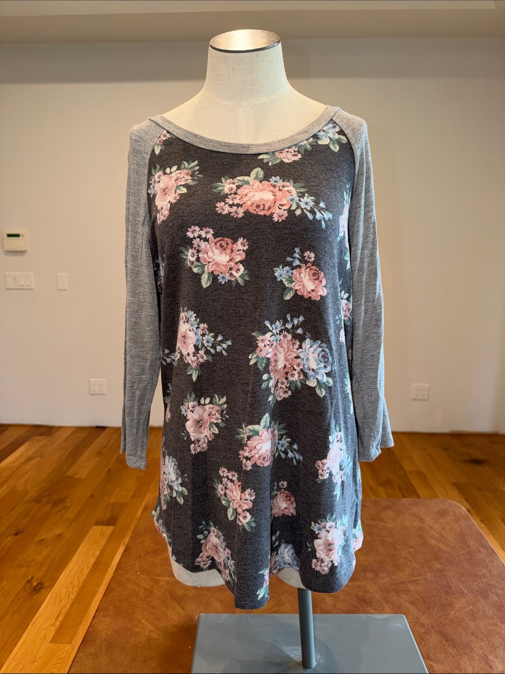 Women's Floral Raglan Long-Sleeve Top - Gray with Pink Floral